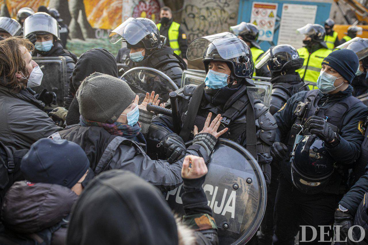 Delozacija_uporabnikov_avtonomnega_centra_Rog